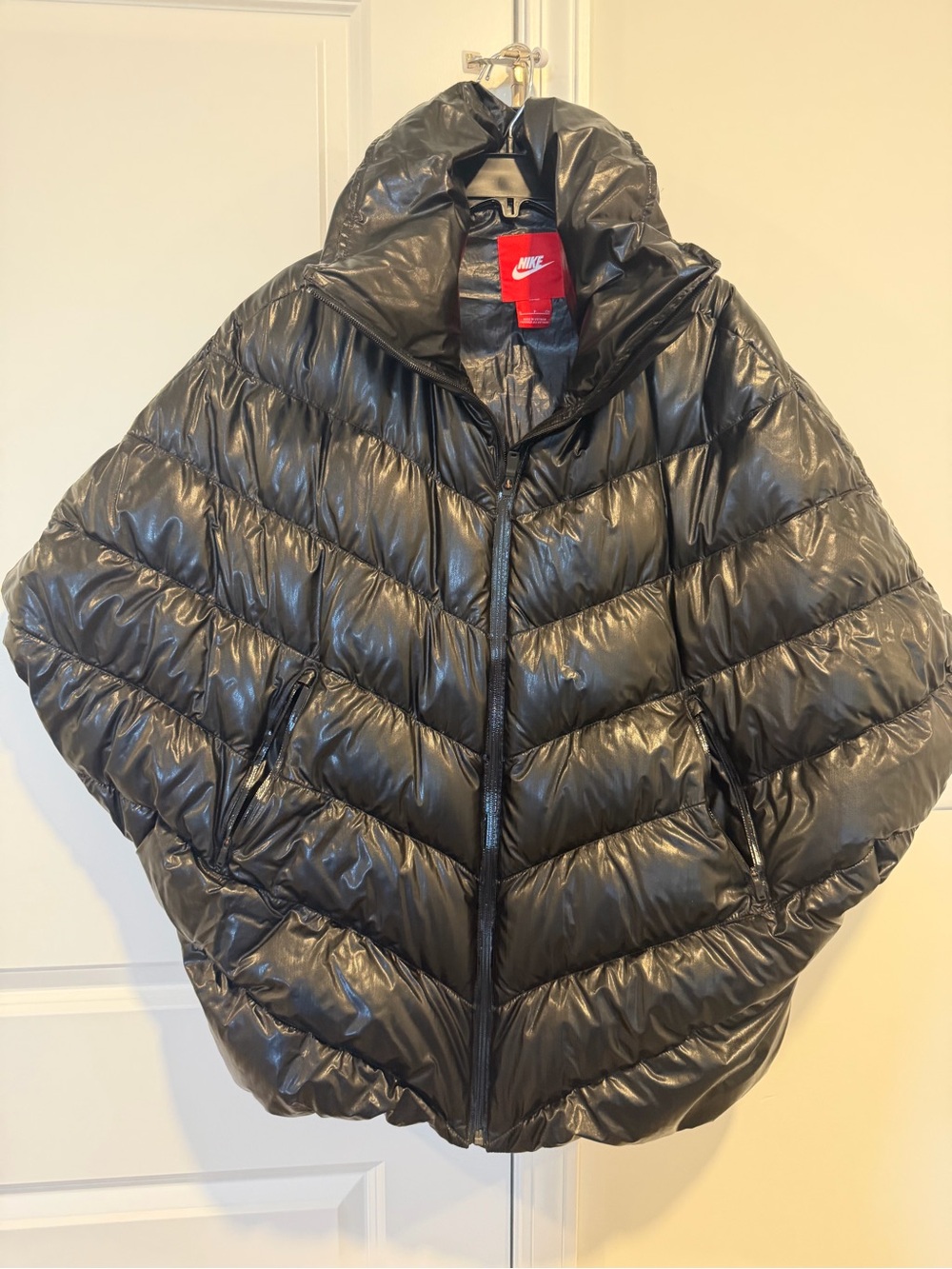 Nike Women’s Black Cascade Puffer 550 Jacket /Poncho / Vest Size S (runs big)